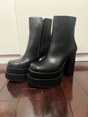Steve Madden Cobra Boots